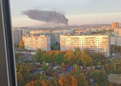 В Ярославле загорелся НПЗ. Власти заверяют, что атак БПЛА не было