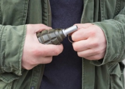 На Львовщине военный-дезертир угрожал взорвать гранатой магазин с покупателями и продавцами