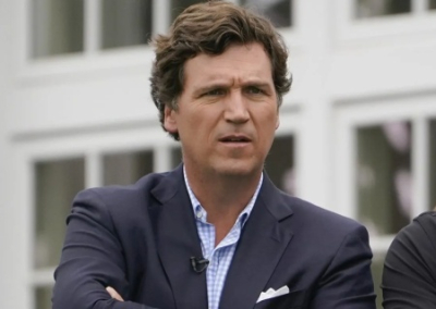 Такер Карлсон выступил против допуска Зеленского до переговоров: «Он не был переизбран и не имеет права чем-либо управлять»