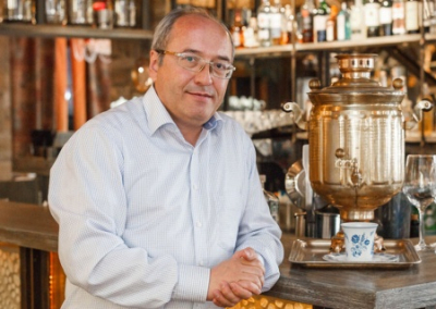 Называл Владлена Татарского «фашистом» и «татарским бифштексом». В Москве взяли под арест проукраинского блогера-гурмана