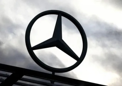 Прибыль Mercedes-Benz снизилась на 50,3%