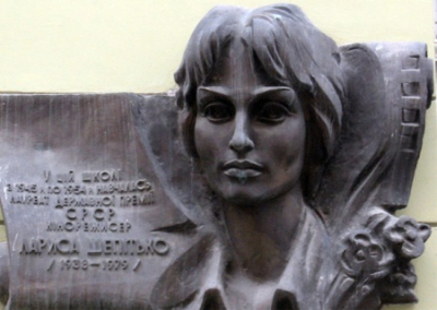 Во Львове снесли памятную доску режиссёру и уроженке Донбасса Ларисе Шепитько