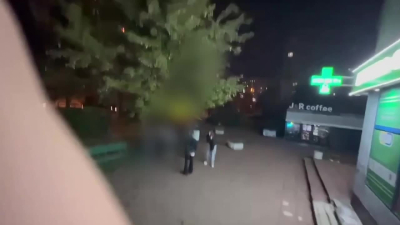 На Украине требуют зарезать подростков, которые на улице в Киеве включили гимн России