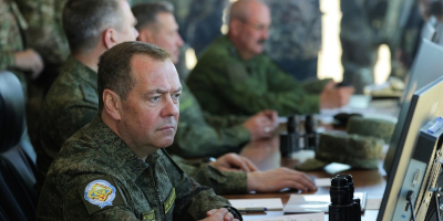 Медведев посмеялся над «ядерными испытаниями» Трампа и пригрозил неизбежными последствиями