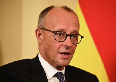 Мерц потребовал от Зеленского «навести порядок» и прекратить отток украинцев в Германию