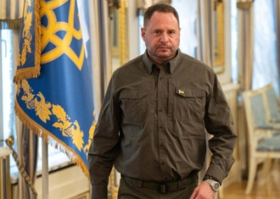 «Козел отпущения» или «мойщик окон» — мнение об отставке Ермаке