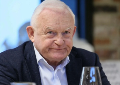 Экс-премьер Польши заподозрил польские власти в соучастии разграбления Украины