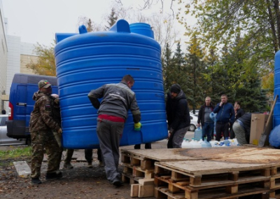 «Приходишь к бочке с баклагами - а её и след простыл». В Донецке по распоряжению Пушилина будут перемещать бочки с водой