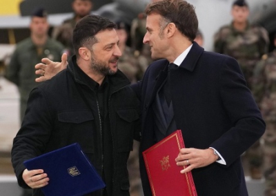Макрон подписал с Зеленским соглашение о вооружении Украины. Зачем глава киевского режима отправился в Париж?