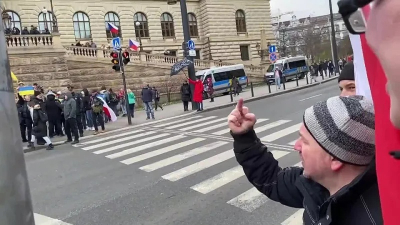 В Чехии более 70% населения одобряют снятие украинского флага с учреждений