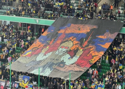 Баннер украинских фанатов с горящим Кремлём на матче Украина–Исландия в Варшаве остался без реакции УЕФА