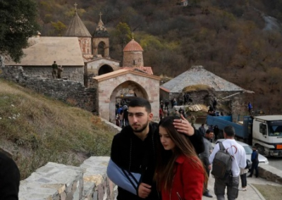 Пашинян призвал армян не возвращаться в Нагорный Карабах