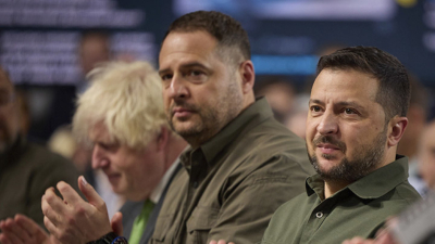 Экс-советник Трампа обозначил «средним пальцем» помощь Украине и заявил о необходимости суда на Зеленским и Ермаком