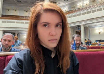 «Клоунада для дурачков». Безуглая оправдала ложь Зеленского о ситуации на фронте