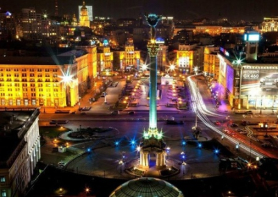 Опозорили Майдан: украинцы не оценили помолвку в центре Киева певца Melovin с действующим военнослужащим