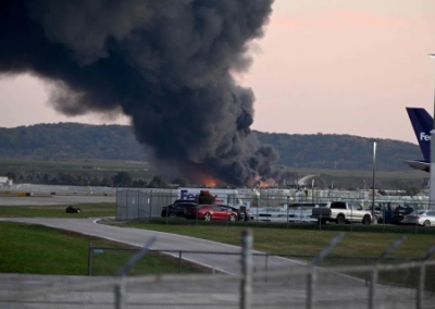 В США во время взлета взорвался грузовой самолет UPS, горит аэропорт Луисвилля, есть погибшие
