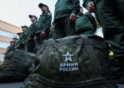 Комитет Госдумы по обороне отказался повысить зарплату призывникам на срочной службе, которые сейчас получают 2758 руб. в месяц