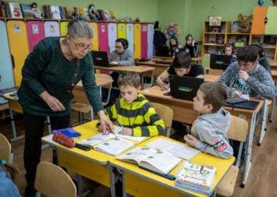 Ситуация «угрожающая»: в школах Киева и учителя, и дети все меньше используют украинский язык