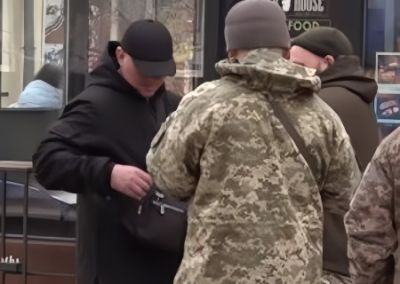 Харьковчане дают отпор военкомам, в ход идут кулаки и ножи