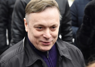 Андрей Разин арестован заочно за мошенничество. Продюсер «Ласкового мая» может получить 10 лет тюрьмы