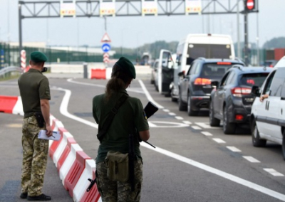 Отток старшеклассников и 18-22-летних парней с Украине не просто продолжается — он набирает обороты