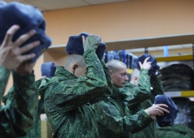 Российских мужчин будут забирать в армию круглый год