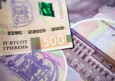 Украина в ближайшие три года будет отдавать за долги около 10% от ожидаемого ВВП