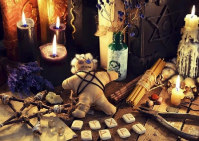 «Андрей Ведьмак»: у Ермака во время обыска обнаружили ритуальную комнату с оккультными предметами