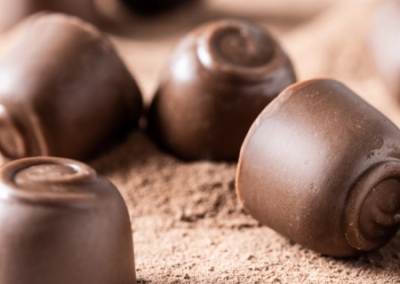 Российские подростки начали скупать шоколадные конфеты в форме рюмок с алкоголем внутри