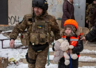 Украина проводит принудительную эвакуацию детей из 19 населенных пунктов Донбасса