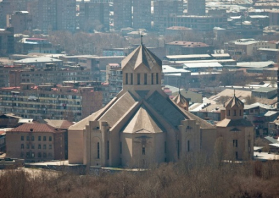 Пашинян с помощью секс-скандала раскалывает Армянскую Апостольскую церковь