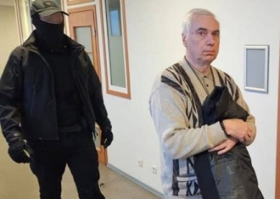 Задержанного в Латвии профессора истории Виктора Гущина суд оставил в тюрьме, хотя он не нарушал закон