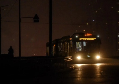 Новая реальность Украины — до 16 часов без света. Под Киевом перекрывают дороги из-за отключений