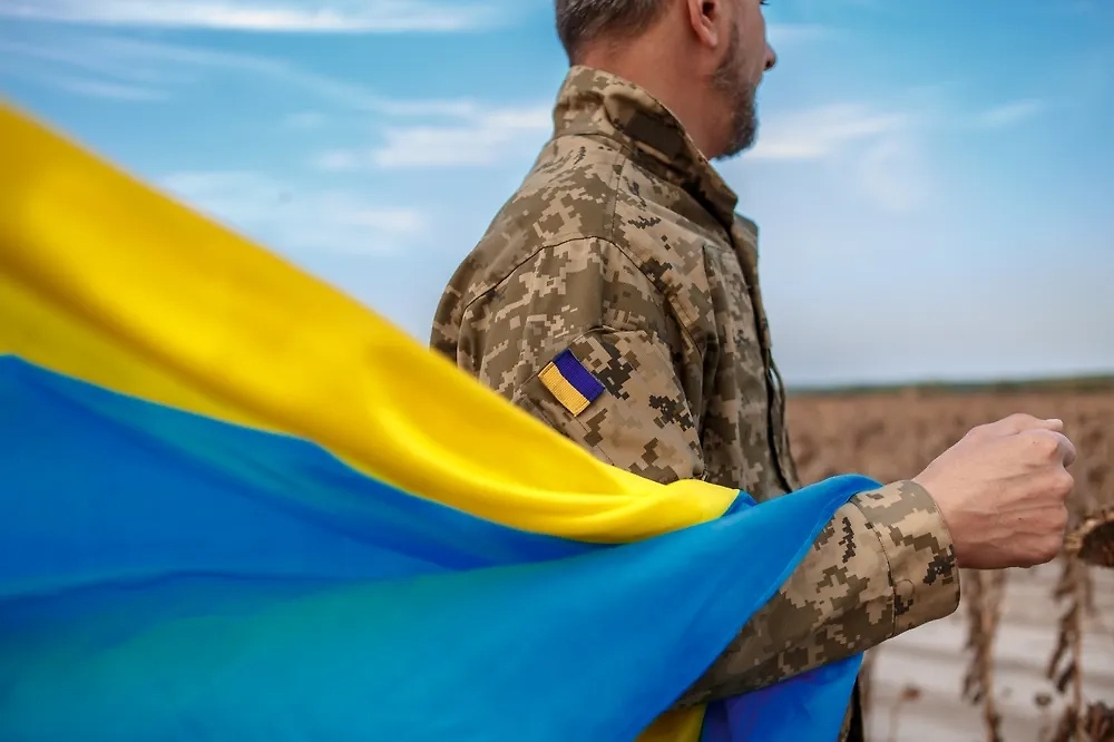 Военный эксперт назвал новую розовую форму ВСУ «находкой для снайпера»