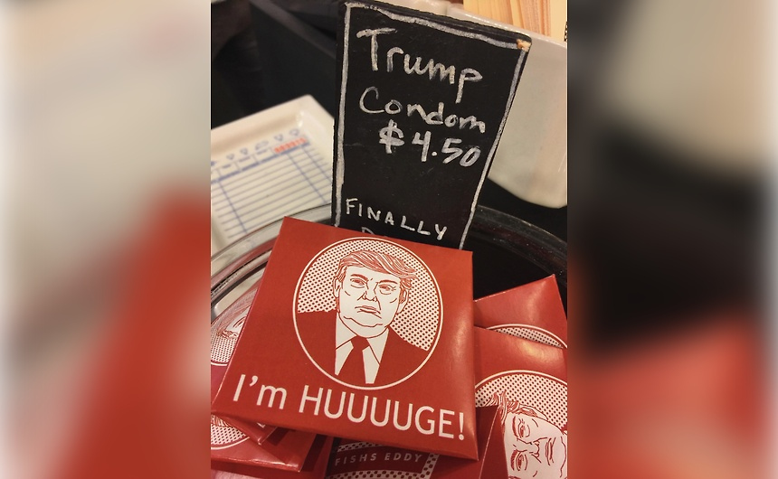 Демократы опубликовали фото презервативов с лицом Трампа из архива Эпштейна