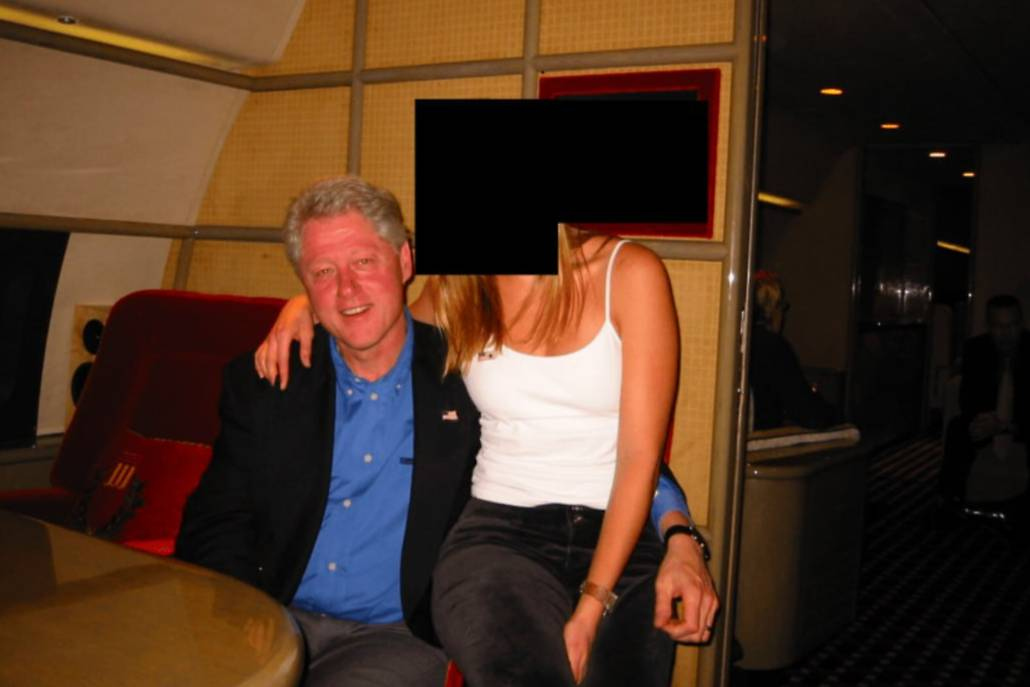 Минюст США опубликовал фото Клинтона с девушками в джакузи из дела Эпштейна