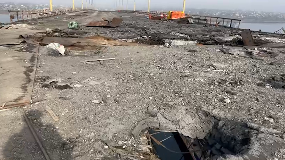 Военкор Коц показал состояние Антоновского моста после массированного удара ВСУ из HIMARS
