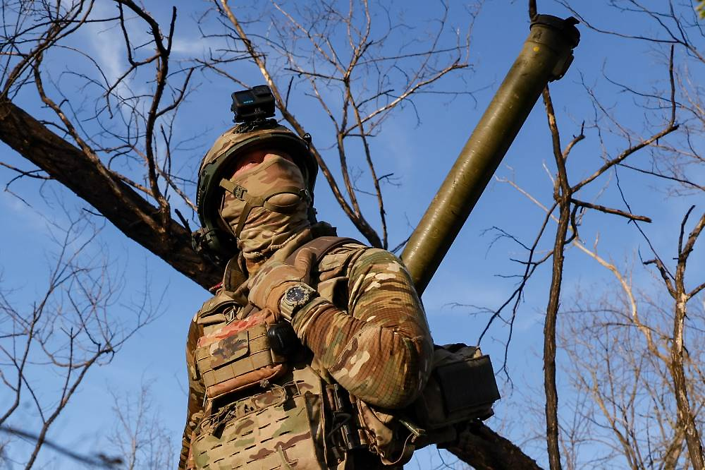 Собянин: Около 20 тысяч москвичей ежегодно заключают контракты для службы на СВО