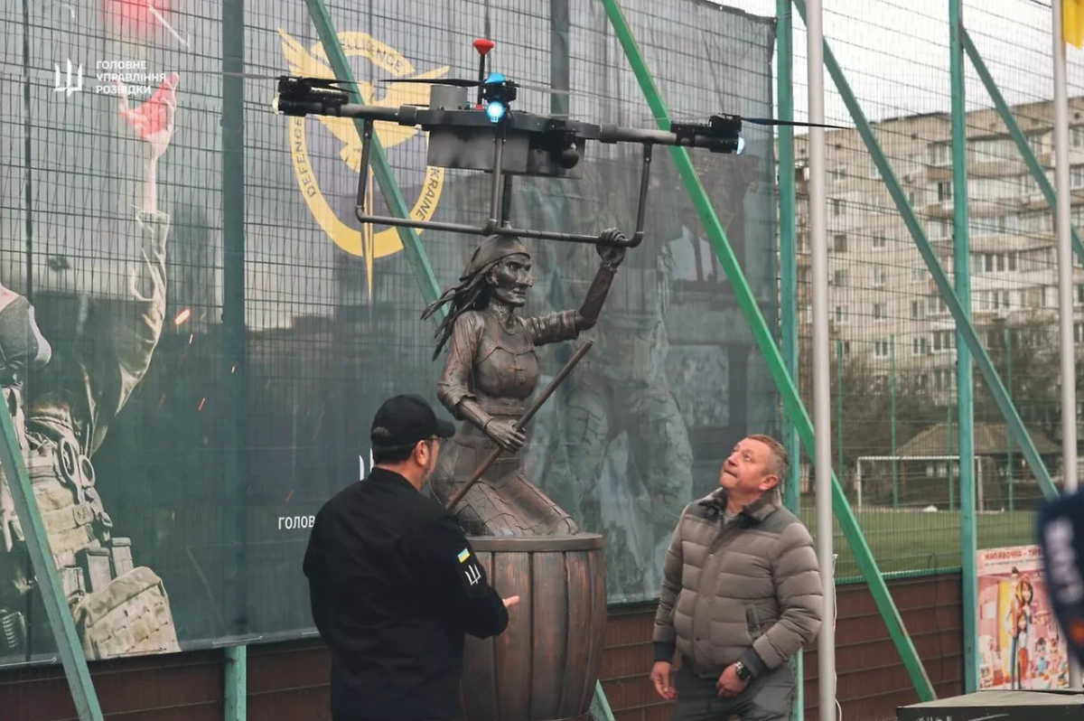 Вместо Булгакова: Под Киевом открыли памятник тяжёлому дрону «Баба-яга»