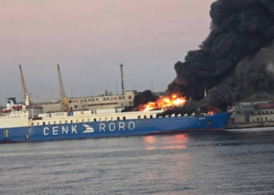 Ответный удар: в порту Одессы догорает турецкий танкер, атакован порт в Ильичевске