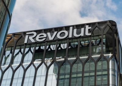 Британский банк Revolut закрывает счета украинцев