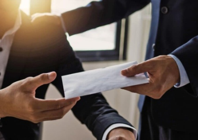 «Слуги народа» получали конверты с деньгами в офисе нардепа Киселя