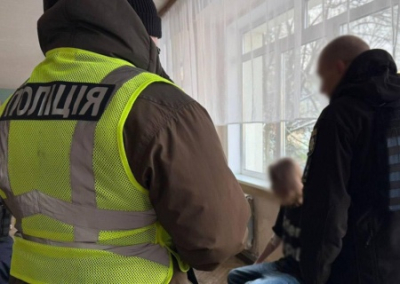 В Киеве школьник ранил ножом учительницу, одноклассника и себя