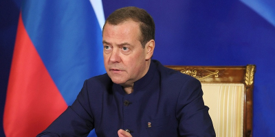 Медведев ответил на угрожающую публикацию Госдепа США с призывом «не играть в игры» с Трампом