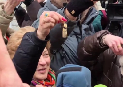 «Ад и грабеж при помощи судов продолжается». Лурье получила ключи от квартиры Долиной