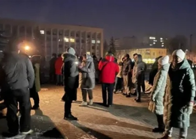 «Тревожные» чемоданы, запасы воды и продуктов: на Украине готовят население к затяжным отключениям