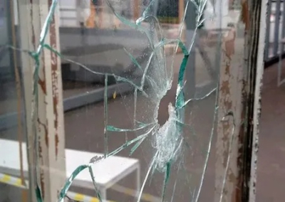 Сначала били стёкла в авто, теперь — в домах: ТЦК перешли на новый уровень