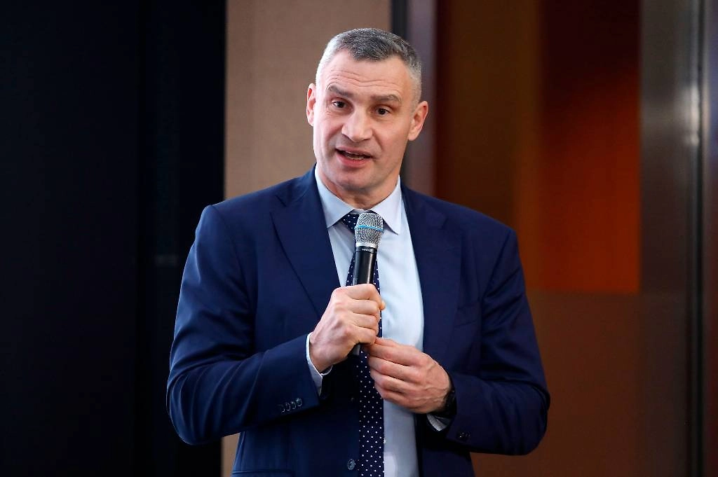 Кличко сообщил, что половина Киева сидит без отопления