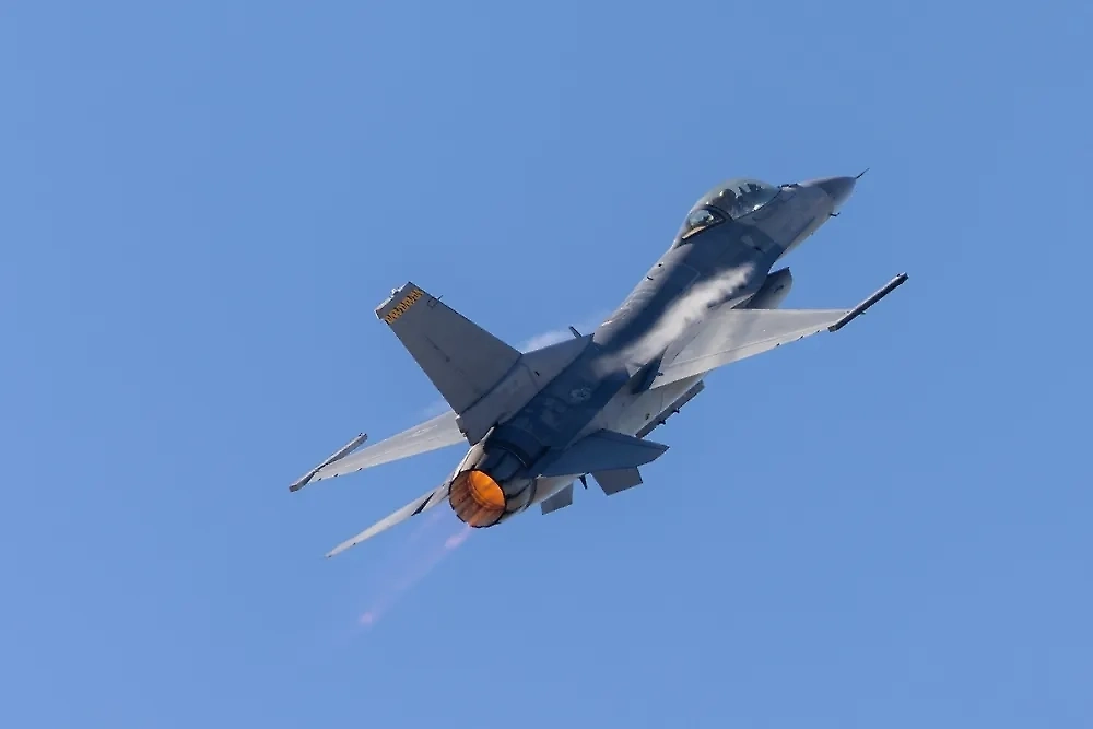 Украинские пилоты F-16 подняли переполох из-за угрозы со стороны «сушек» по вине НАТО