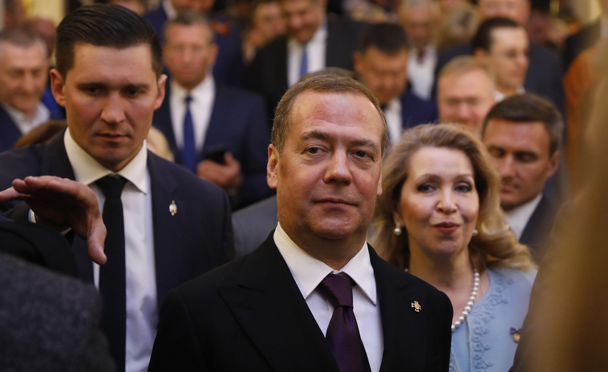 Медведев: Размещение войск НАТО на Украине неприемлемо для России